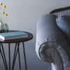 Memaksimumkan Ruang: Cara Memilih Meja Sisi yang Sempurna untuk Ruang Tamu Anda